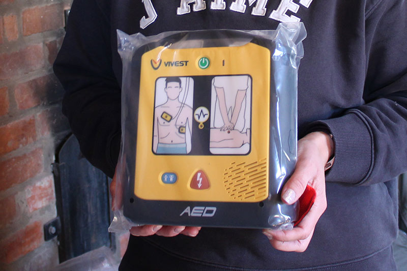 Der noch verpackte Defibrillator f&uuml;r Bork