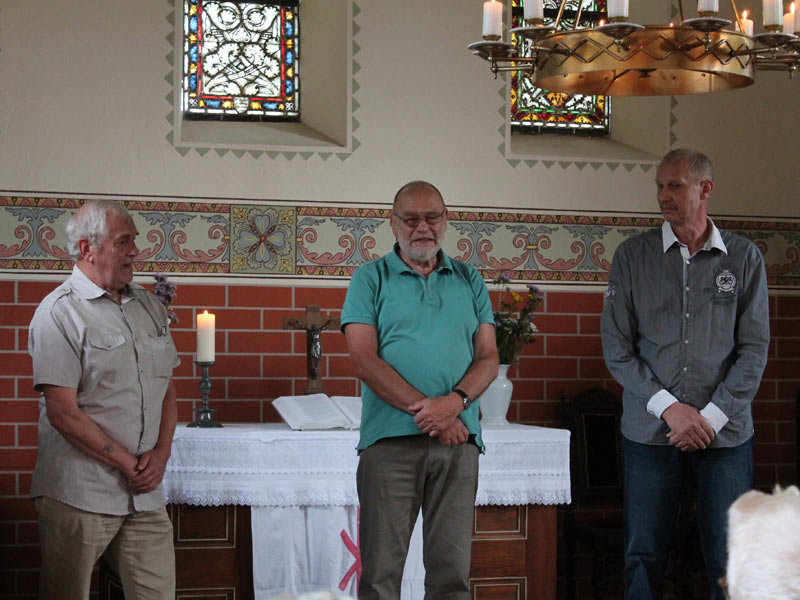 Michael Seifert, Bernhard Bosecker und Axel Redepenning (von links) halfen bei der Restaurierung