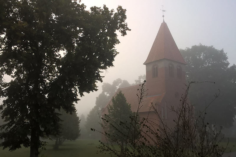 Borker Kirche im Nebel